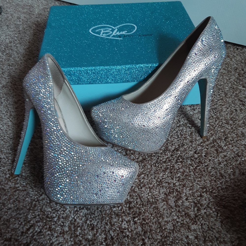 Betsey Johnson WISH Iridescent Platform Heels - Picture 7 of 10